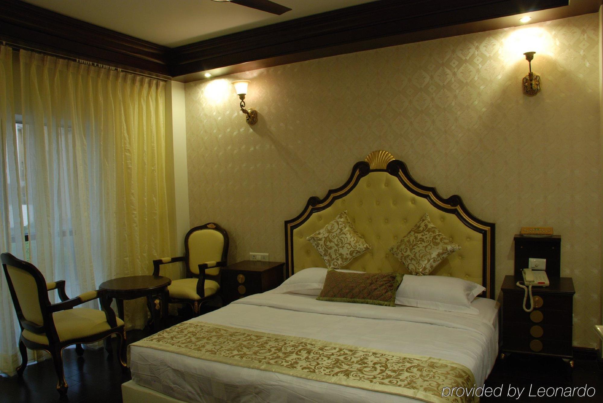 Hotel Treebo Tryst Royce New Friends Colony Nueva Delhi Exterior foto