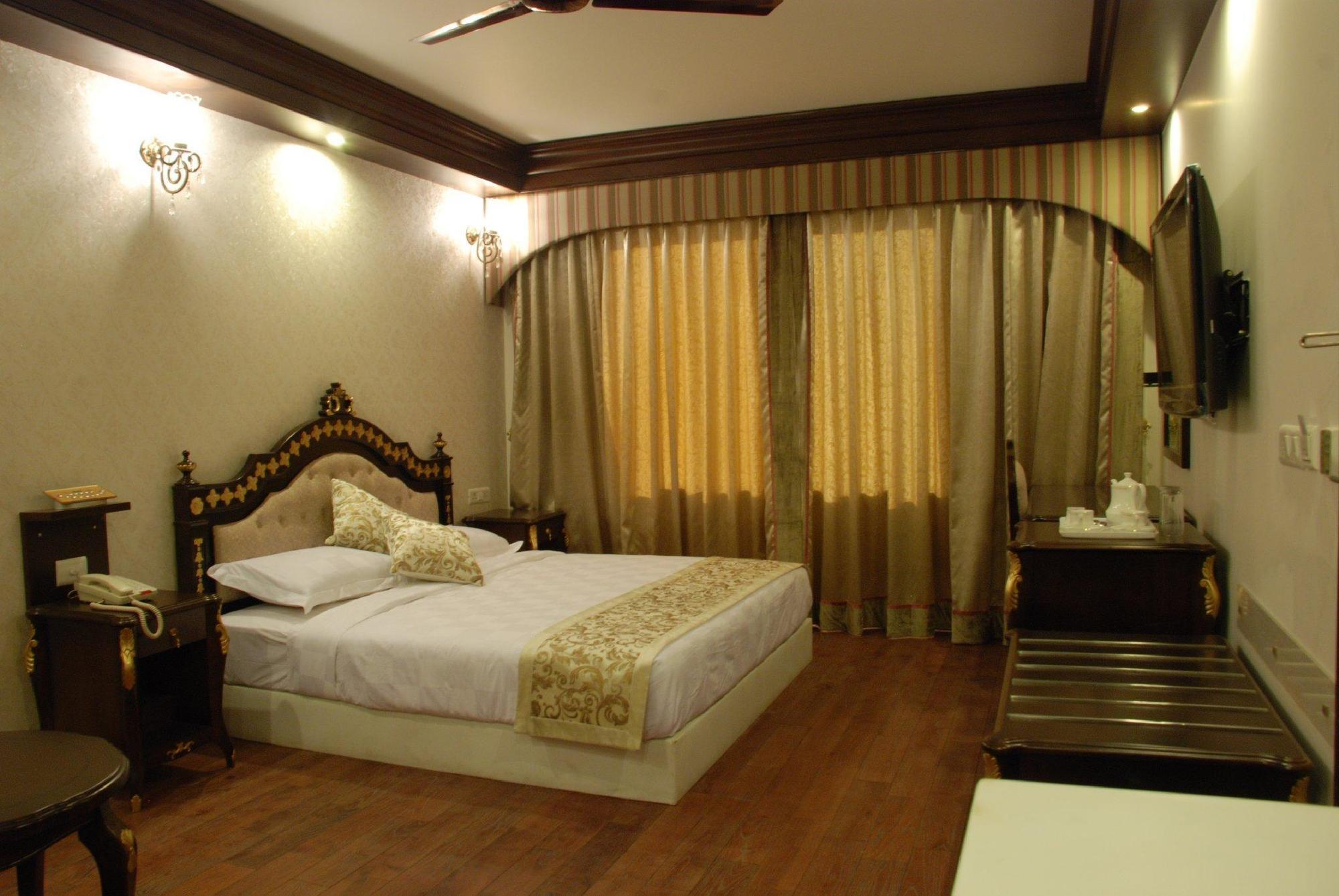 Hotel Treebo Tryst Royce New Friends Colony Nueva Delhi Exterior foto