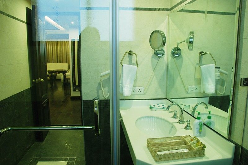 Hotel Treebo Tryst Royce New Friends Colony Nueva Delhi Exterior foto
