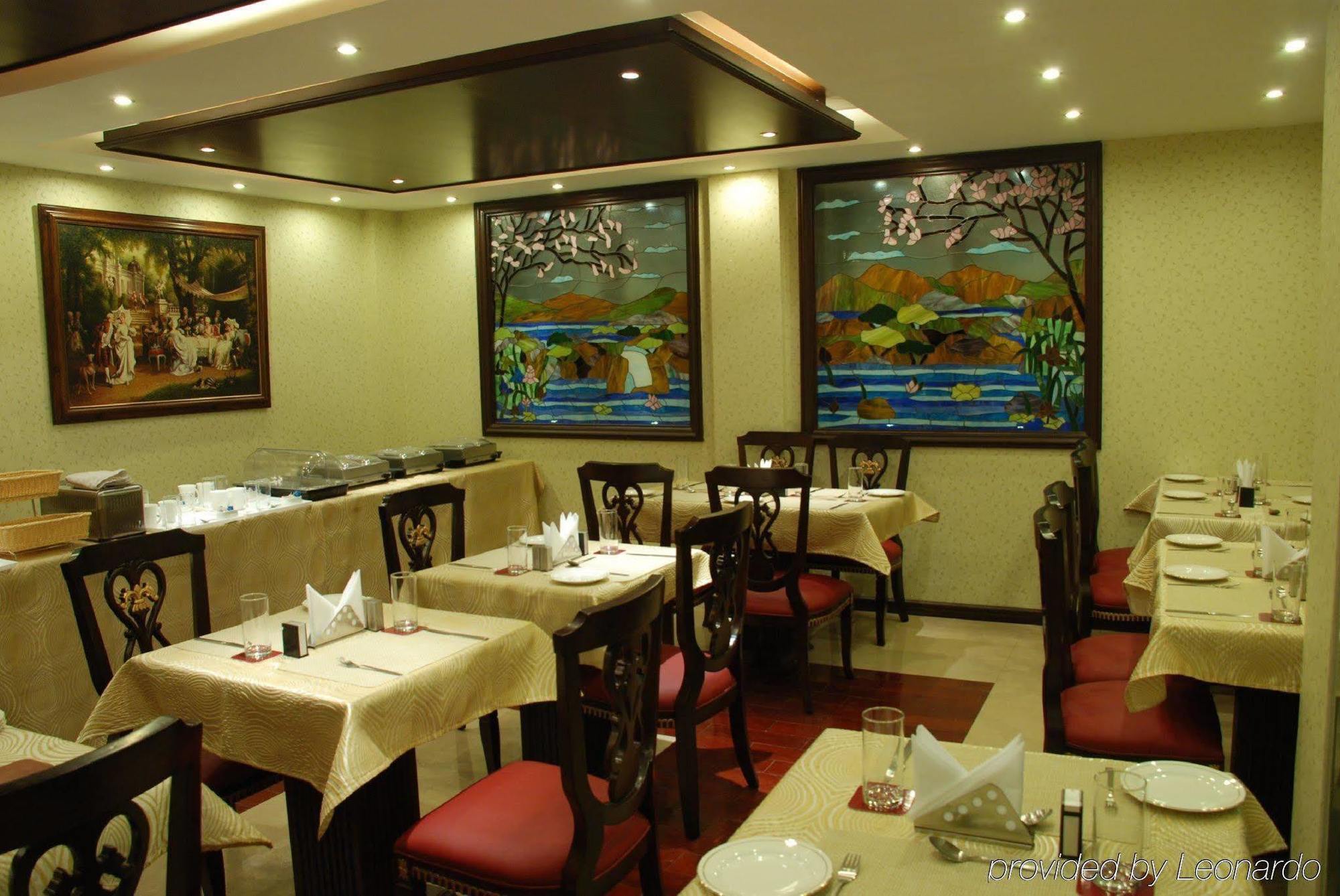 Hotel Treebo Tryst Royce New Friends Colony Nueva Delhi Exterior foto