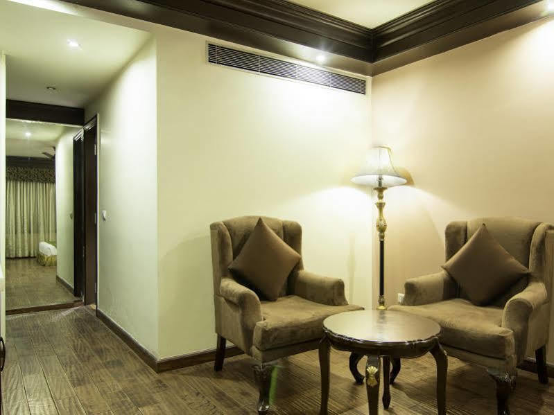 Hotel Treebo Tryst Royce New Friends Colony Nueva Delhi Exterior foto