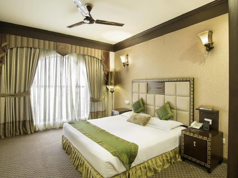 Hotel Treebo Tryst Royce New Friends Colony Nueva Delhi Exterior foto