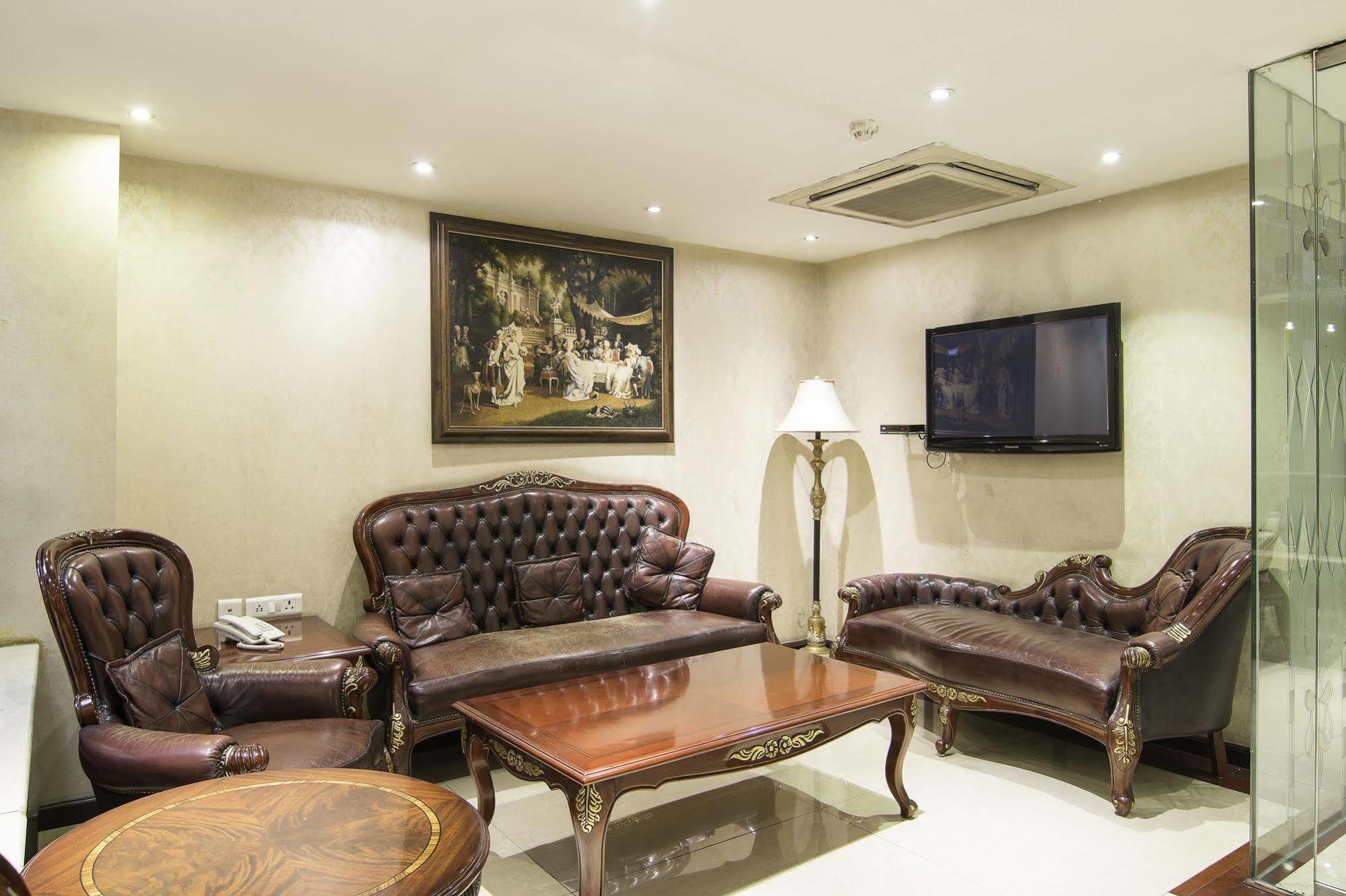 Hotel Treebo Tryst Royce New Friends Colony Nueva Delhi Exterior foto