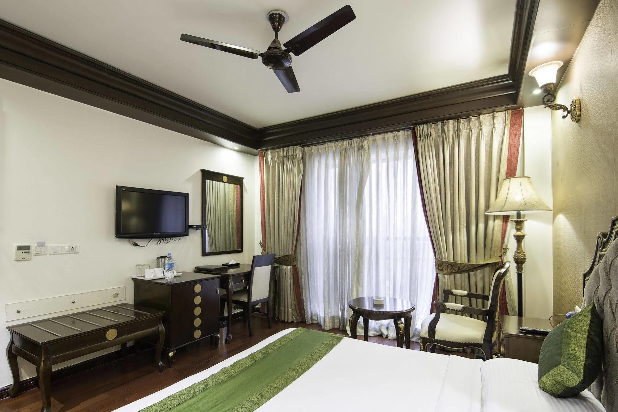 Hotel Treebo Tryst Royce New Friends Colony Nueva Delhi Exterior foto