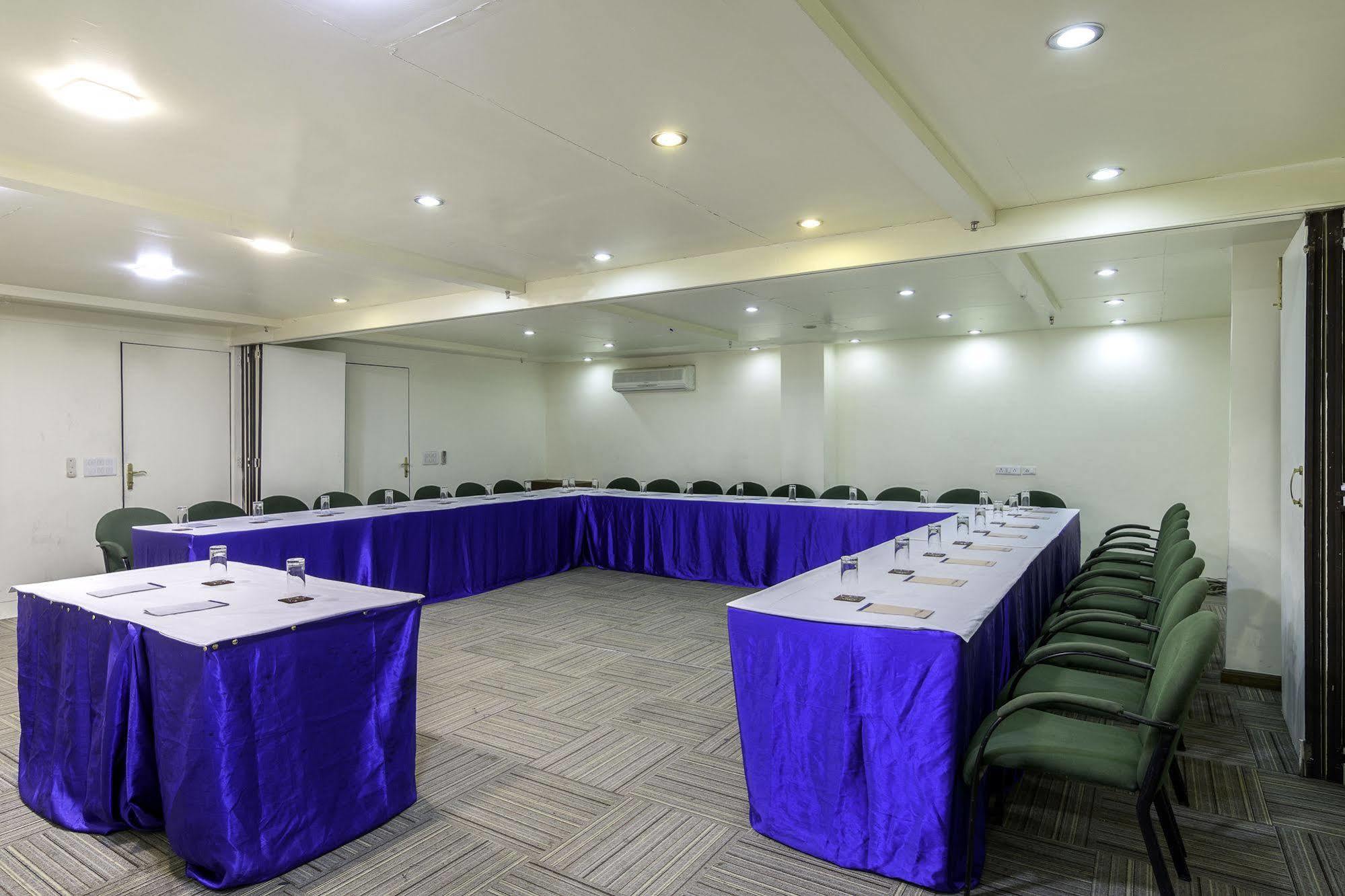 Hotel Treebo Tryst Royce New Friends Colony Nueva Delhi Exterior foto